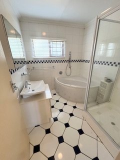 To Let 4 Bedroom Property for Rent in Outeniqua Strand Western Cape